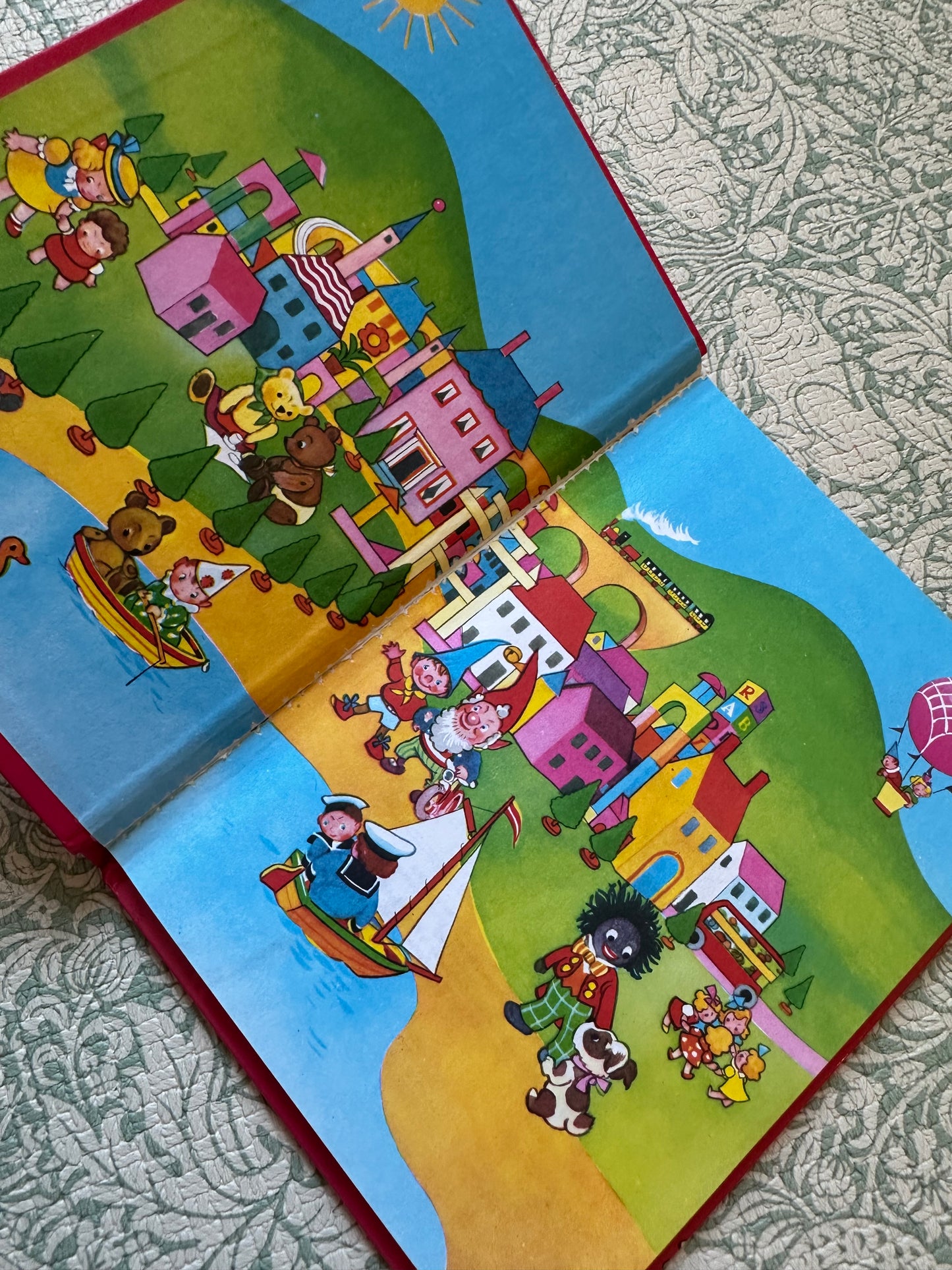 Vintage ‘Do Look Out Noddy’ book