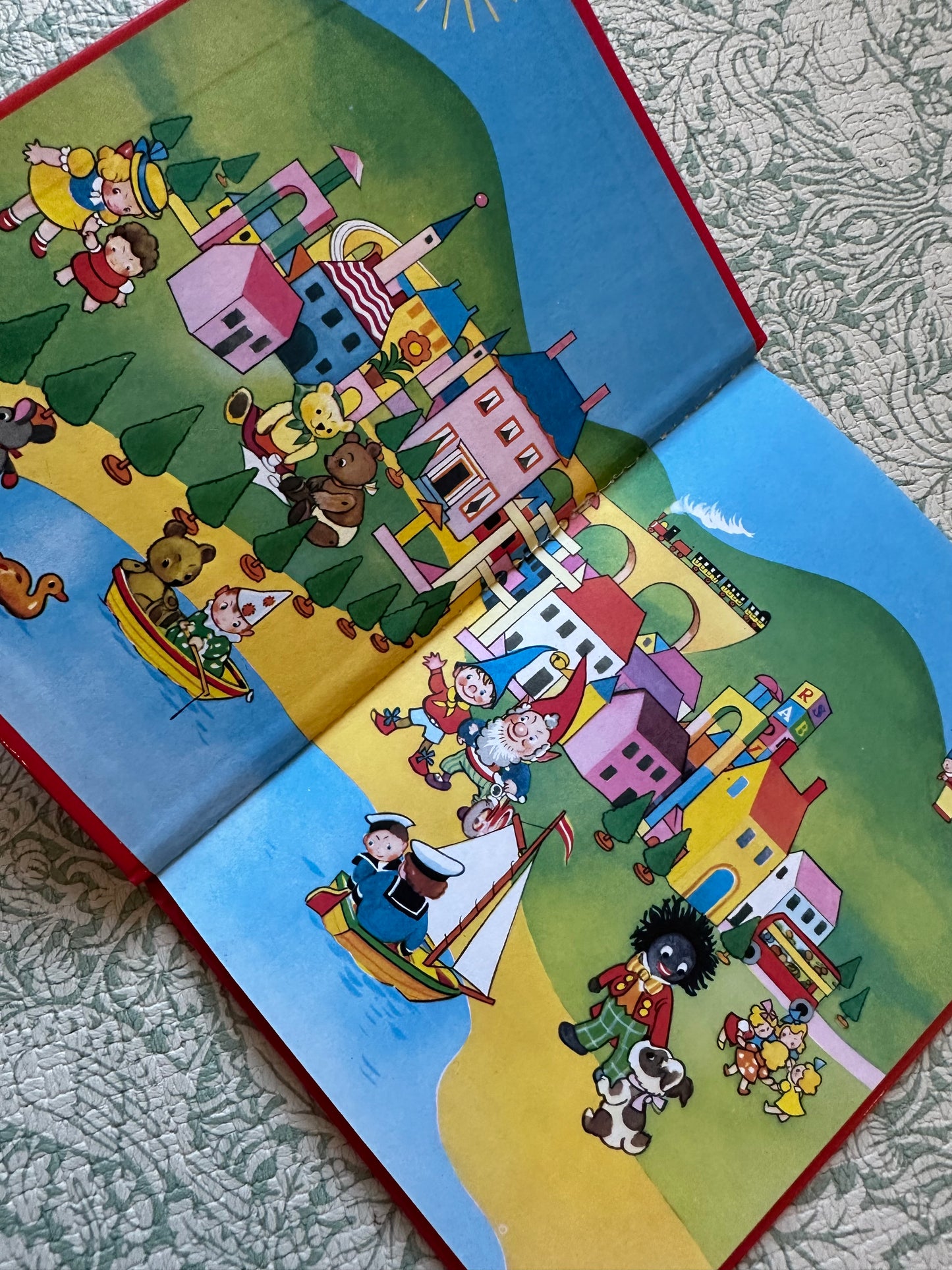 Vintage ‘Do Look Out Noddy’ book