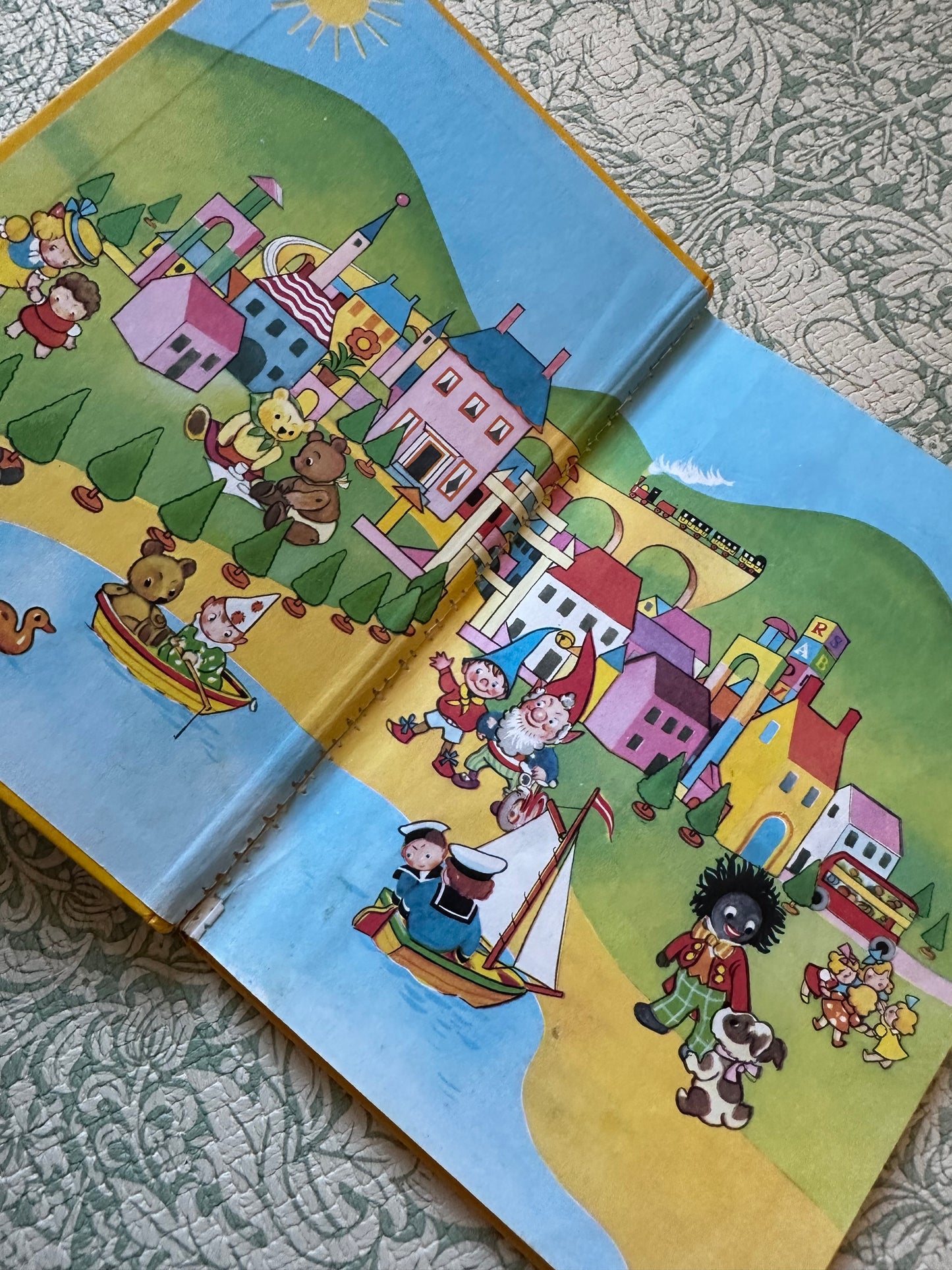 Vintage ‘Noddy Meets Father Christmas’ book