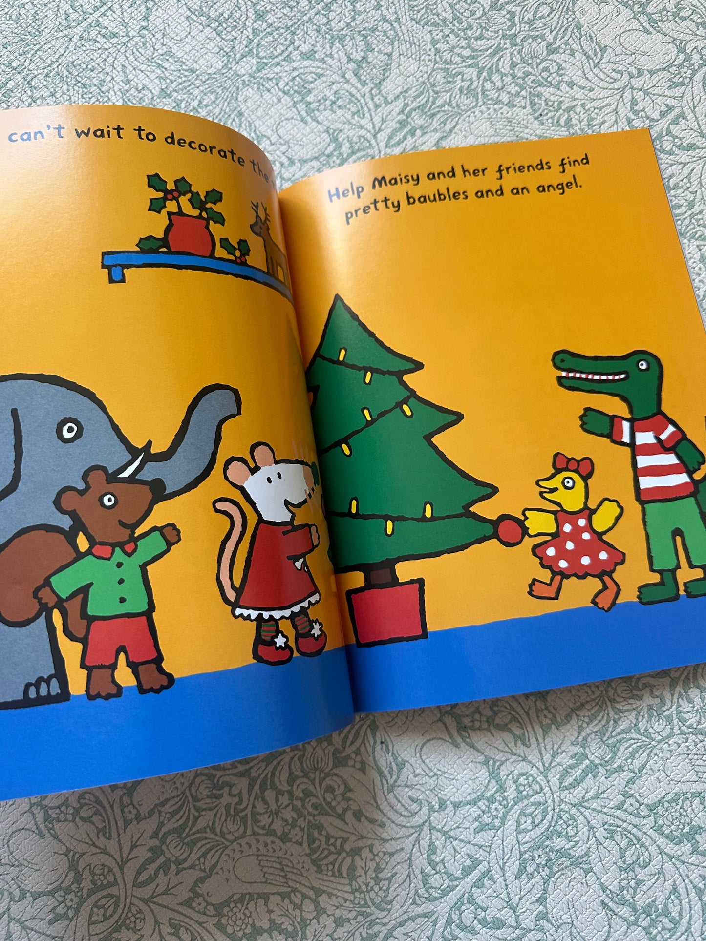 Maisy’s Christmas sticker book