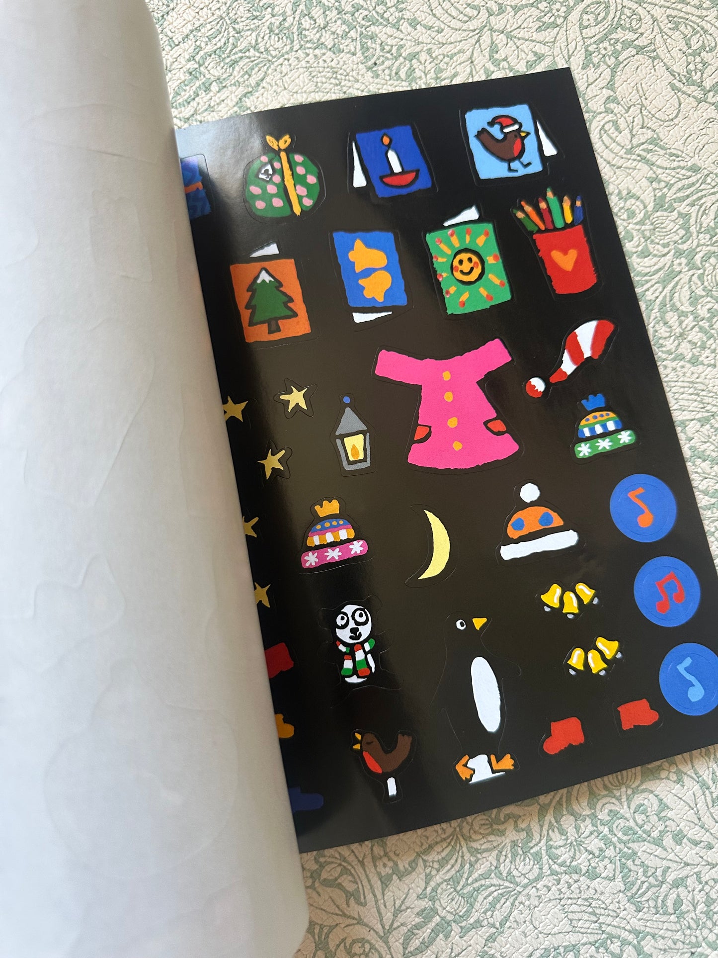 Maisy’s Christmas sticker book