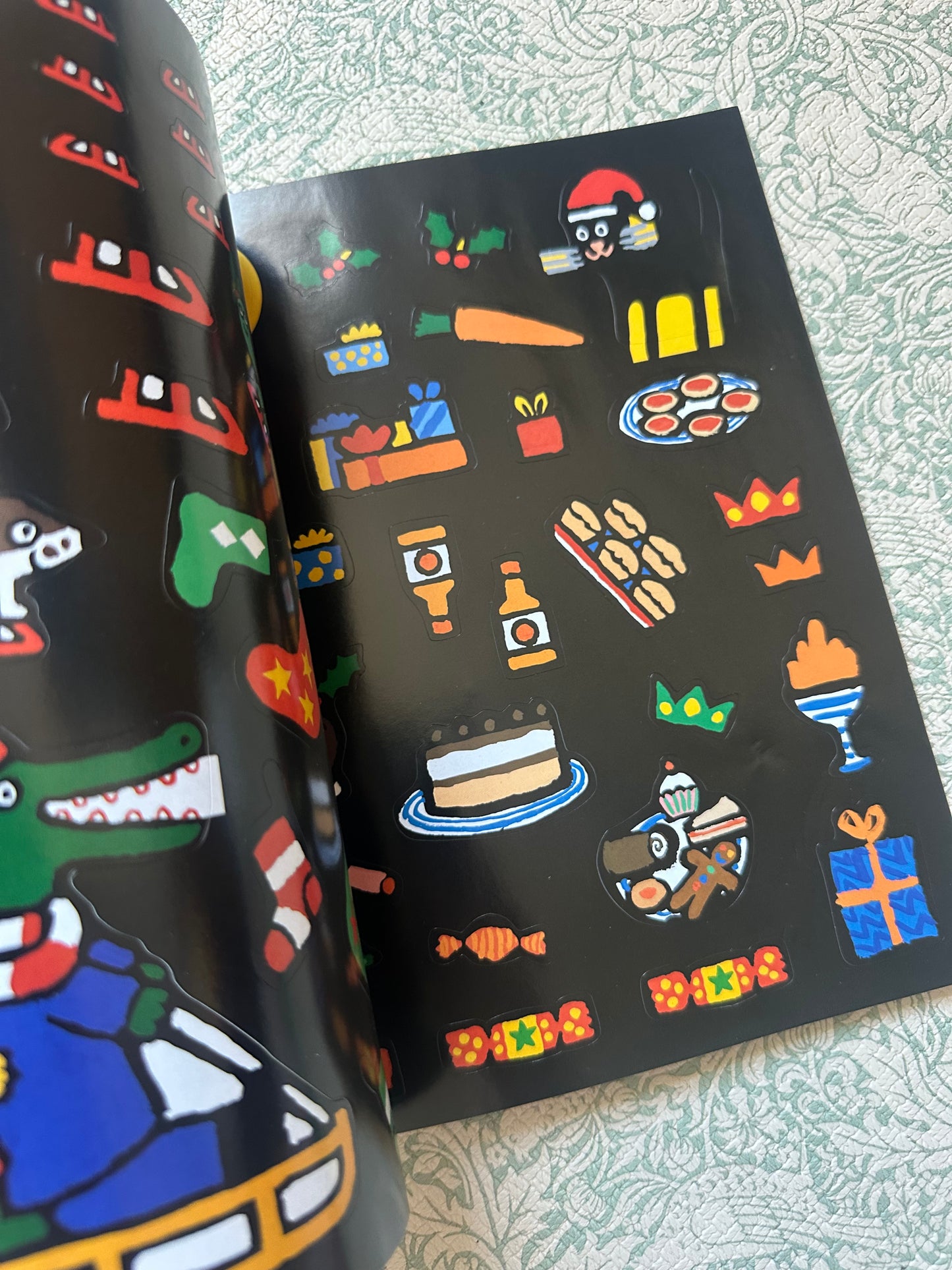 Maisy’s Christmas sticker book
