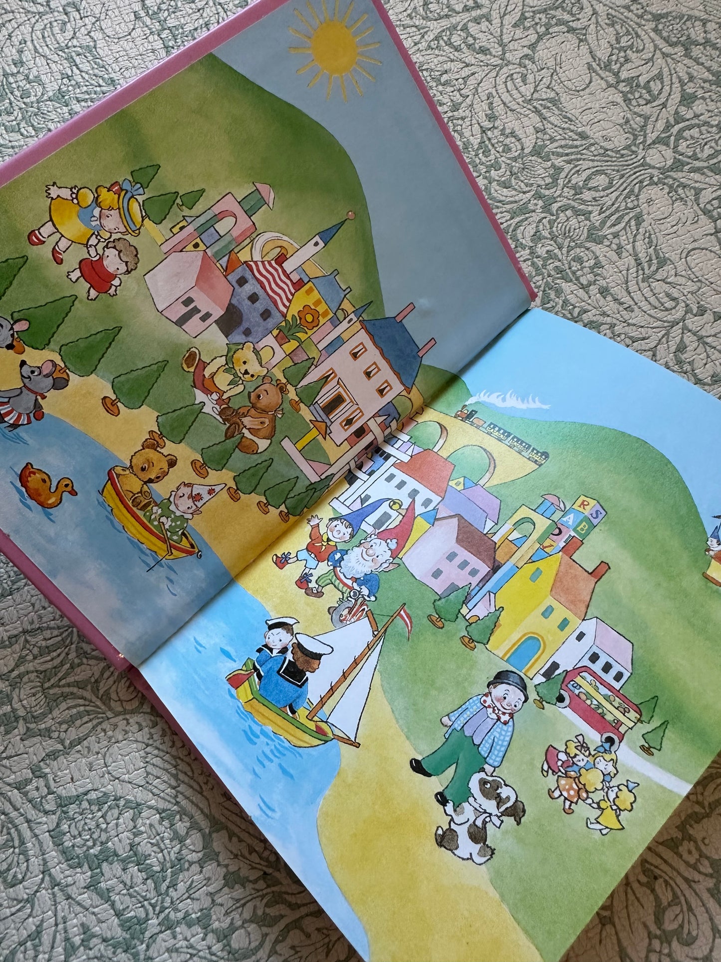 Vintage ‘Noddy Goes to School’ book