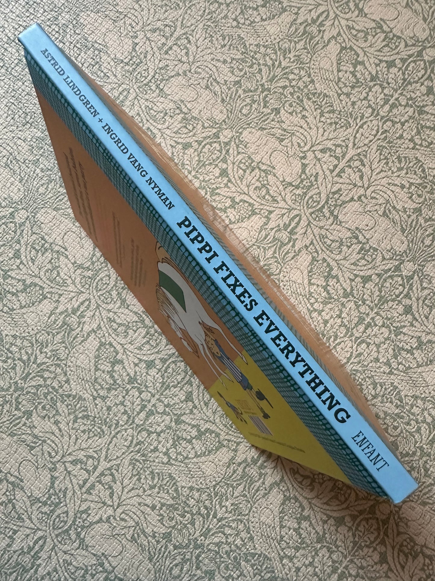 Pippi Fixes Everything book