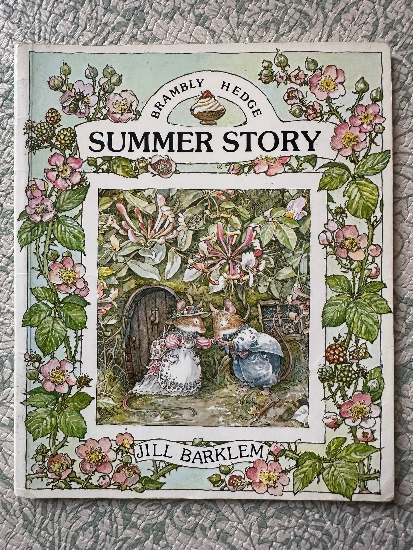 Brambly Hedge Summer Story book