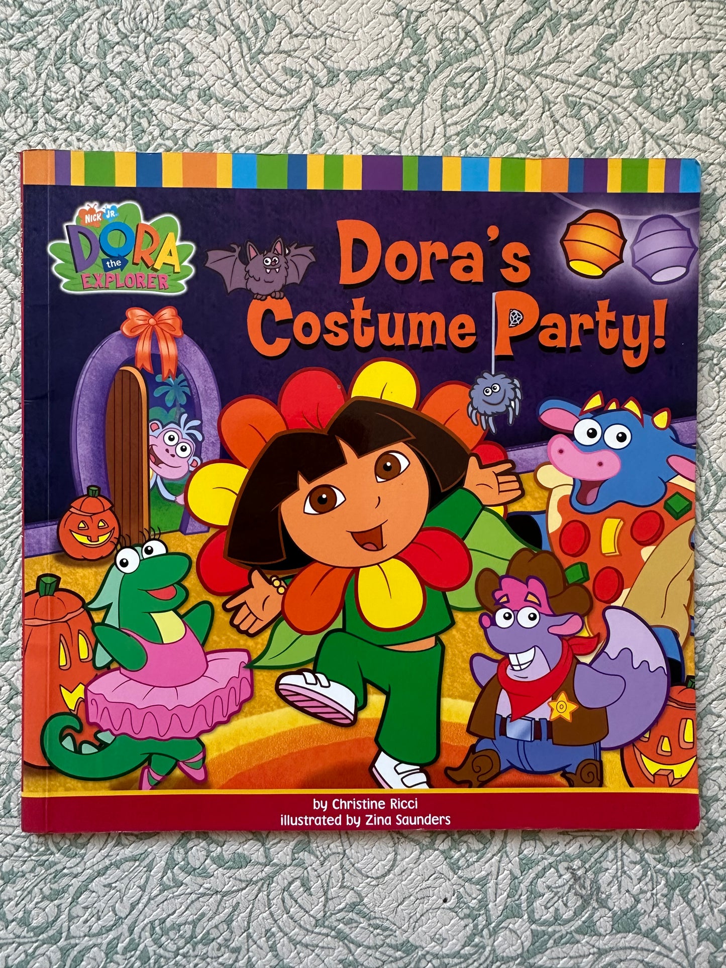‘Dora’s Costume Party’ book