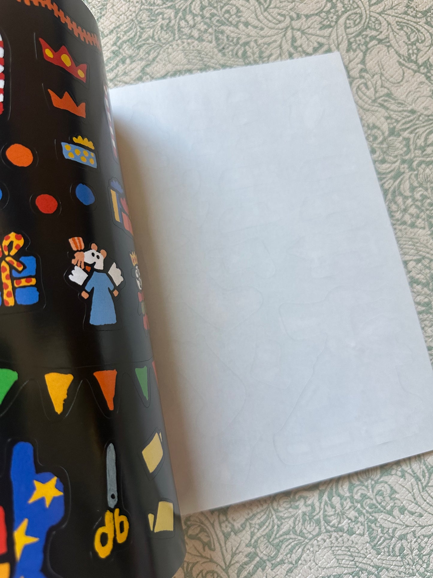 Maisy’s Christmas sticker book