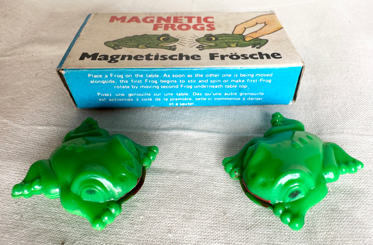 Vintage magnetic frogs