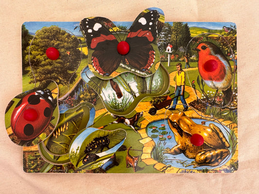 Wooden peg puzzle