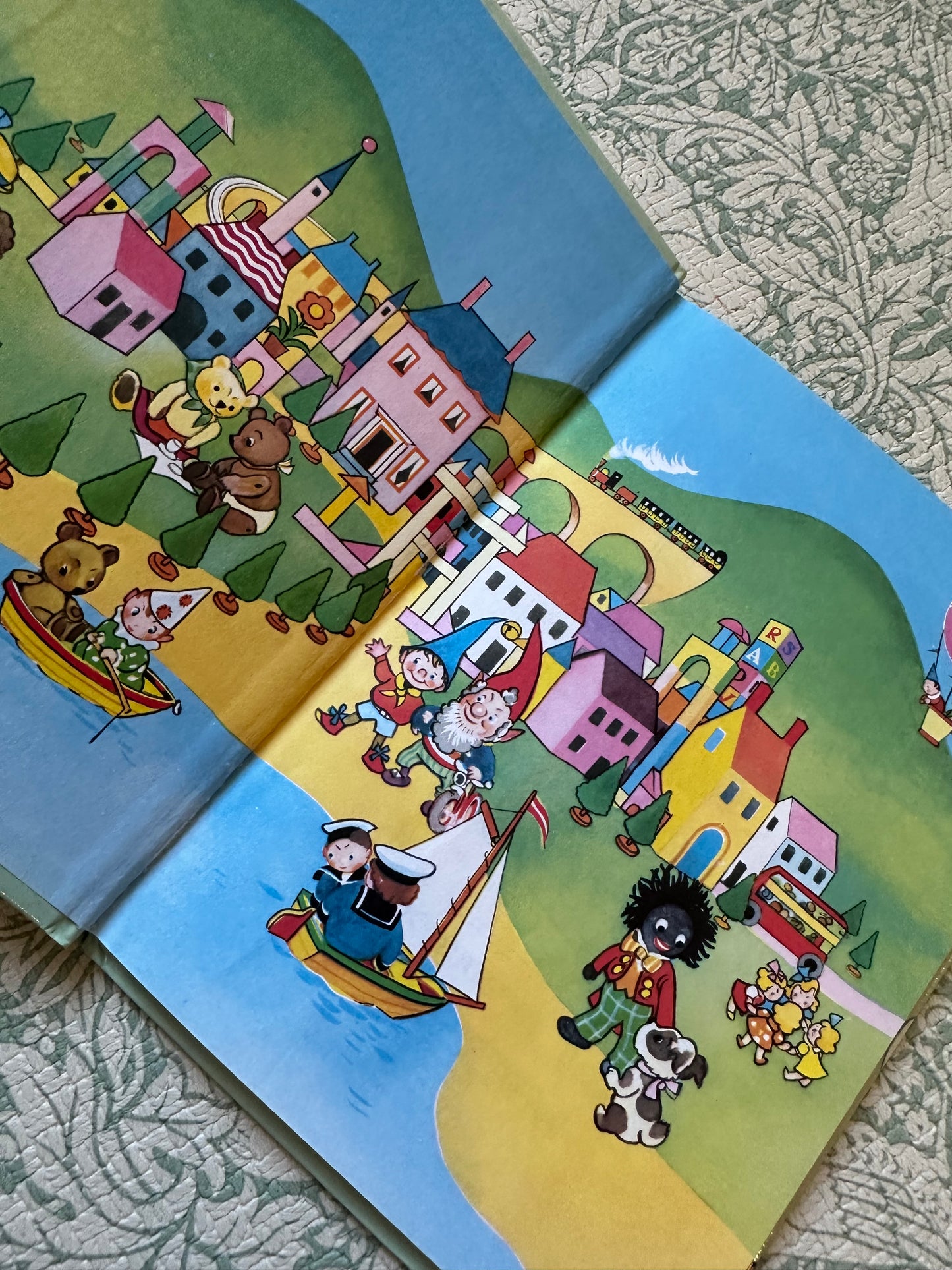 Vintage ‘Noddy at the Seaside’ book